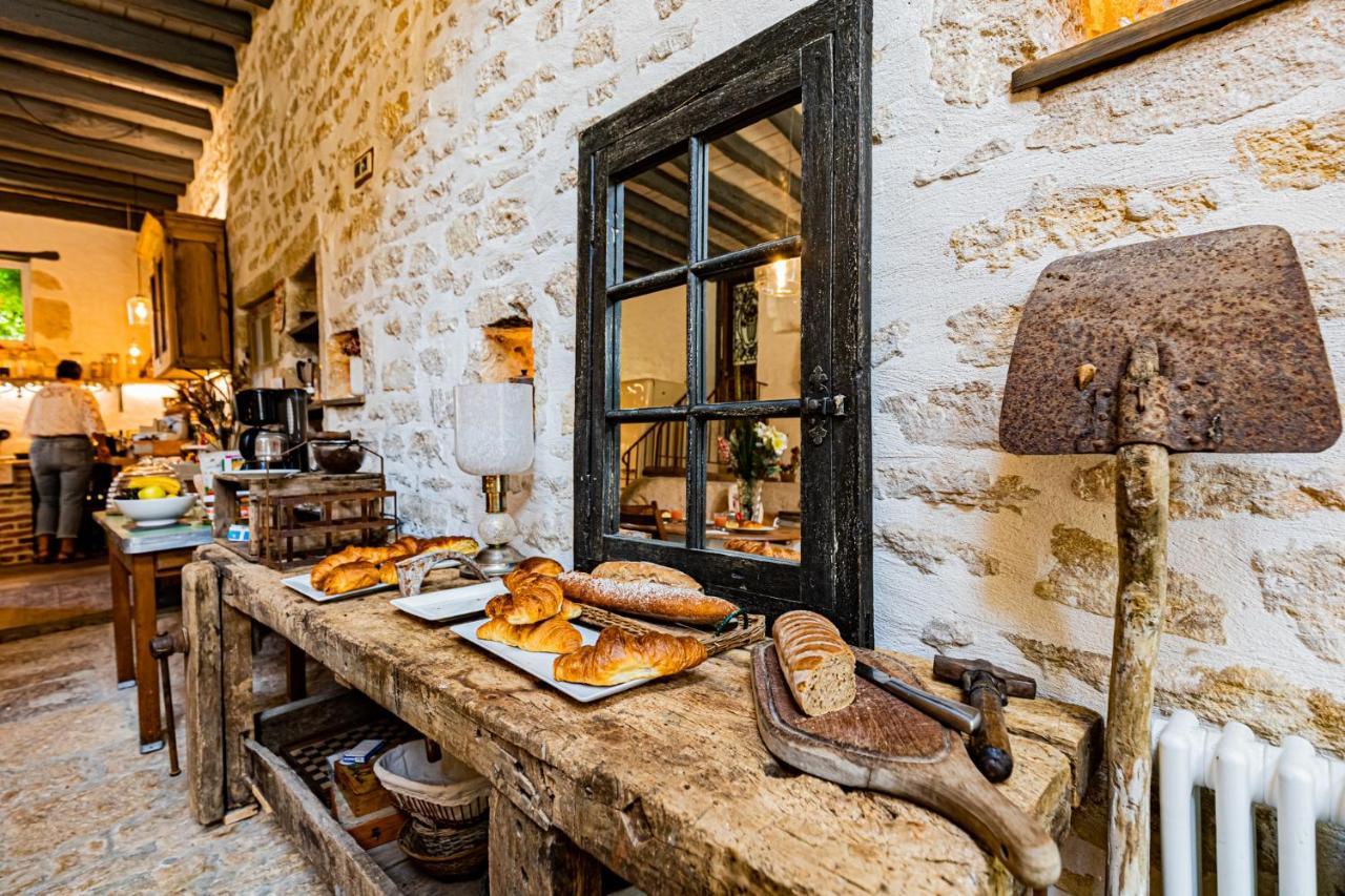 Le Domaine Des Carriers Bed and Breakfast Chevroches Exteriör bild